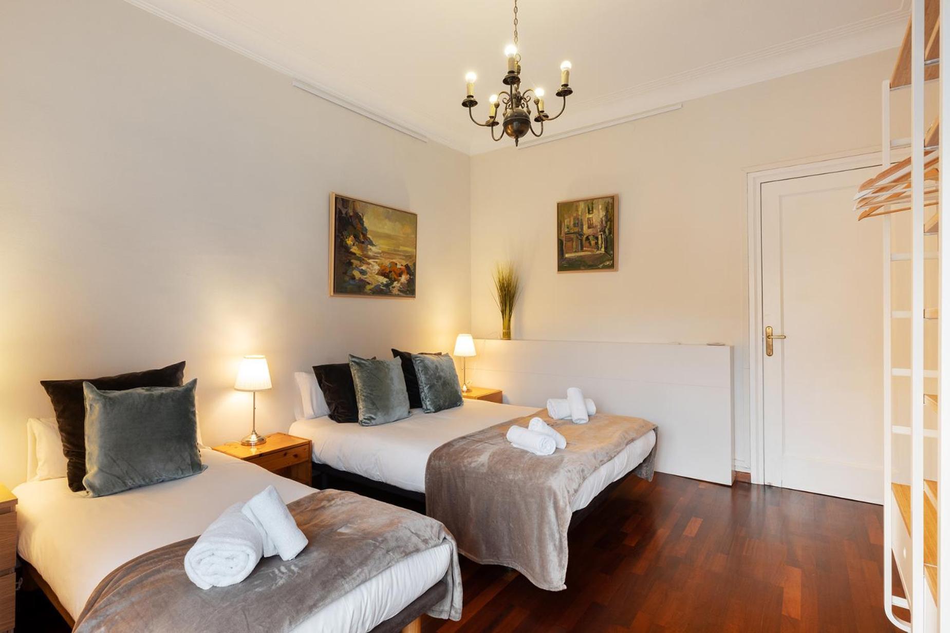 Large & Beautiful Apartment 4Min From Passeig De Gracia บาร์เซโลนา ภายนอก รูปภาพ