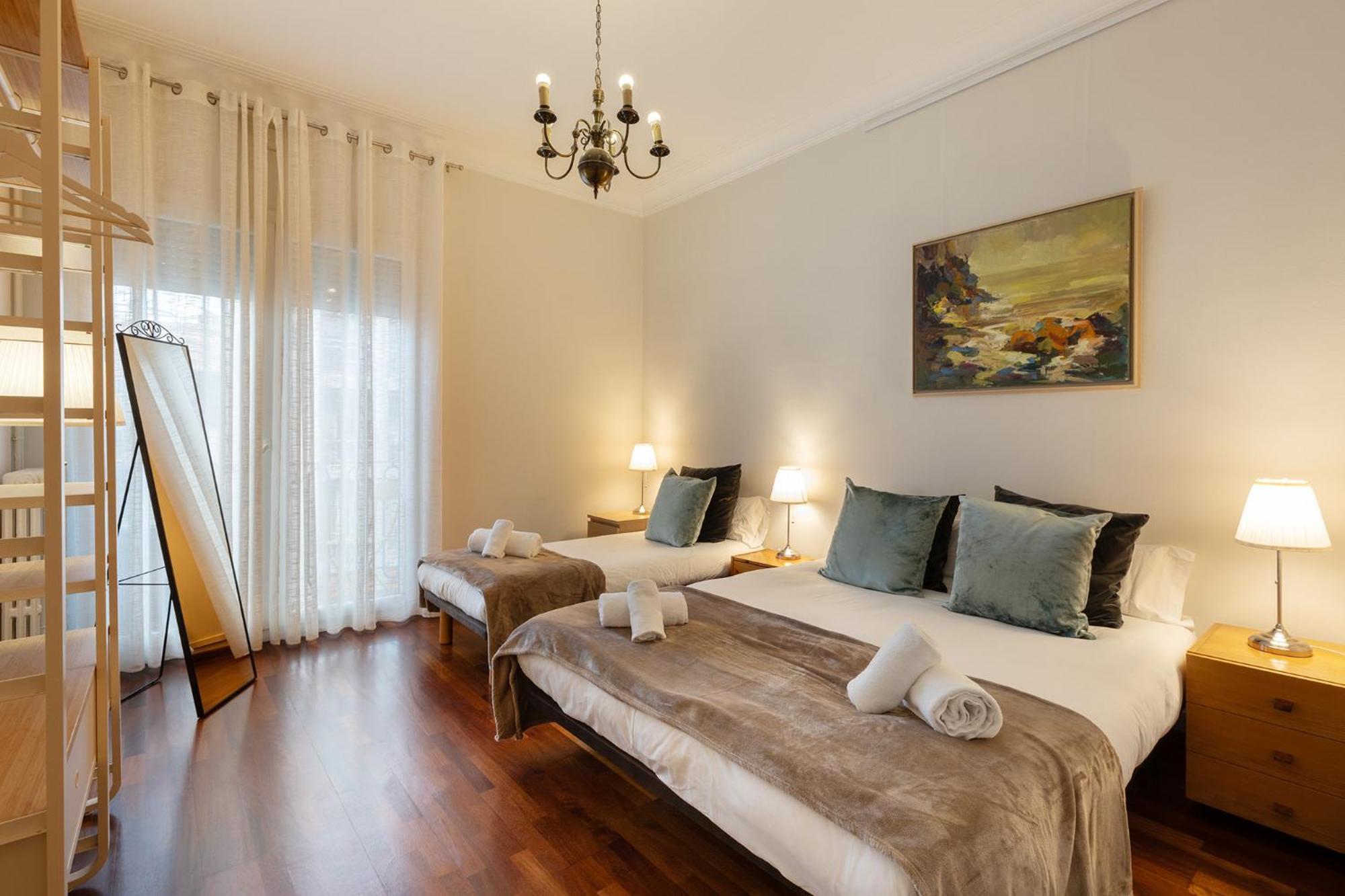 Large & Beautiful Apartment 4Min From Passeig De Gracia บาร์เซโลนา ภายนอก รูปภาพ